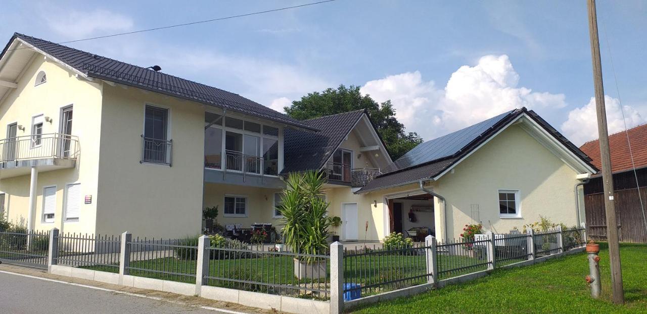 Ferienwohnung bei den Geißens Aldersbach Exterior foto